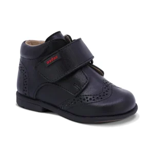 BOTITA AUDAZ PARA NIÑO DE PIEL COLOR NEGRO TOMY CON TIRA DE CONTACTO